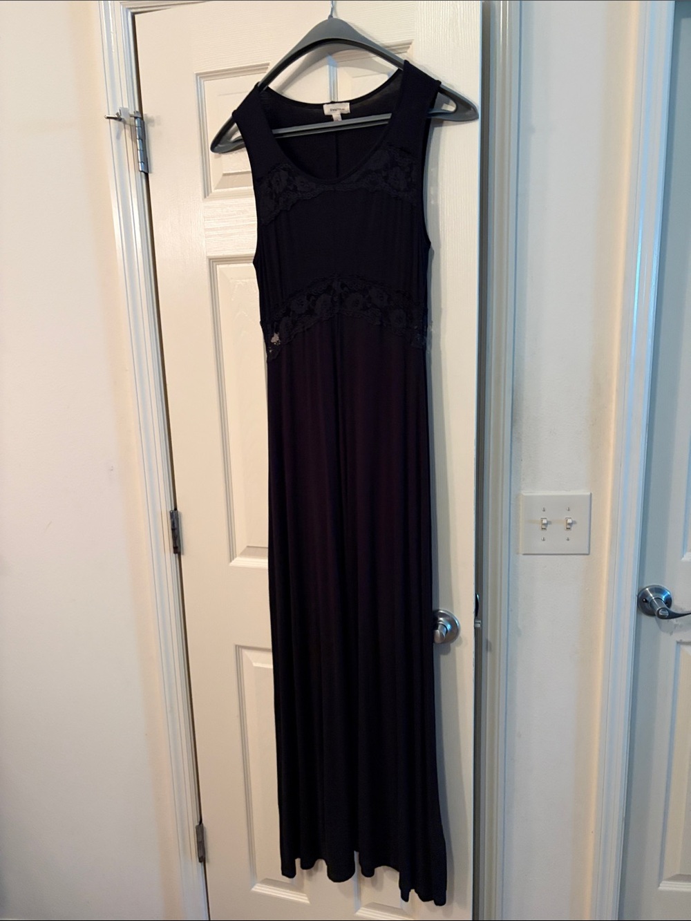 Sleeveless Black Maxi Dress with Lace Accents